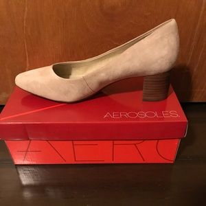 Aerosoles beige suede pumps